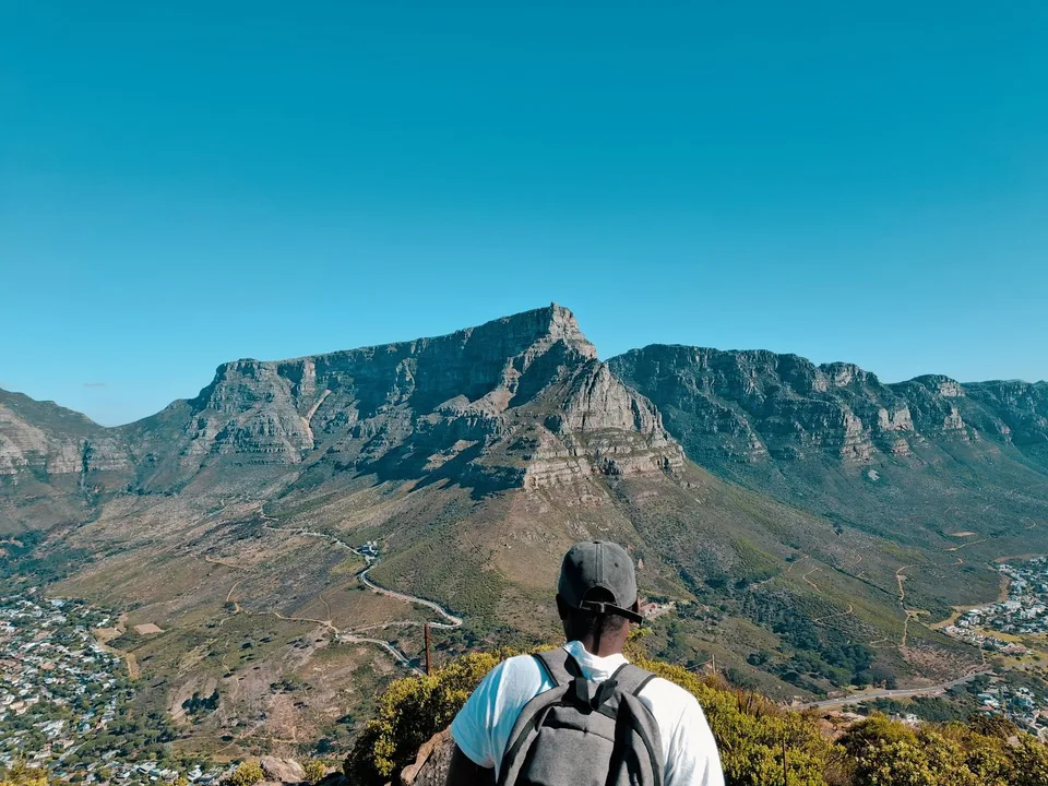 Traveller overlooking Cape Town from Table Mountain